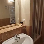 Θέρετρο Palac Pod Kampinosem - Blisko Warszawy *