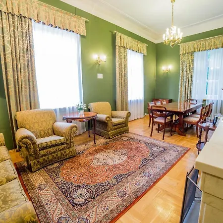 Resort Palac Pod Kampinosem - Blisko Warszawy Leszno (Masovia)