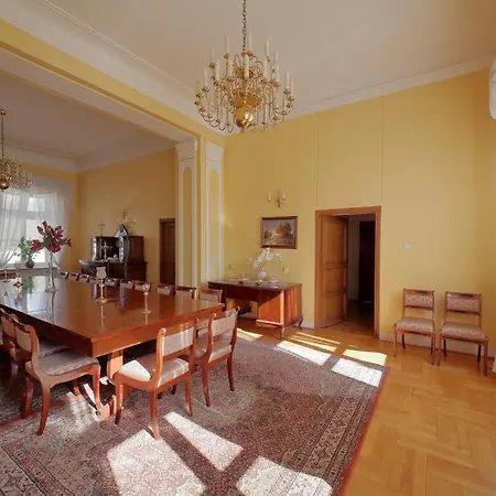 Feriested Palac Pod Kampinosem - Blisko Warszawy