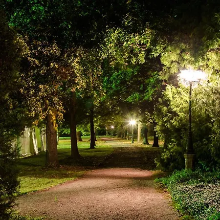 Palac Pod Kampinosem - Blisko Warszawy