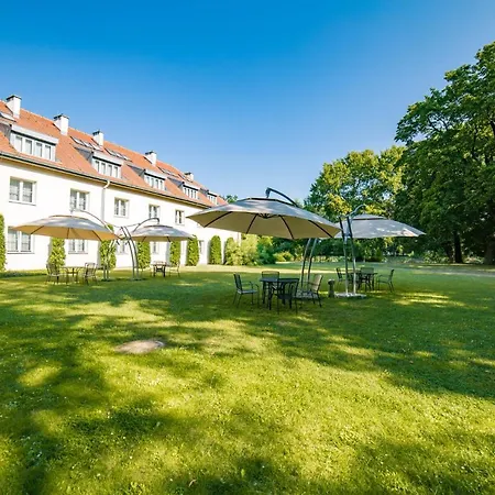 Palac Pod Kampinosem - Blisko Warszawy