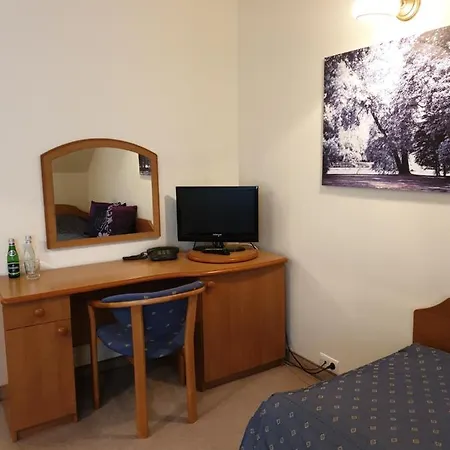 Feriested Palac Pod Kampinosem - Blisko Warszawy