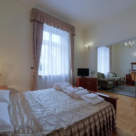 Resort Palac Pod Kampinosem - Blisko Warszawy *
