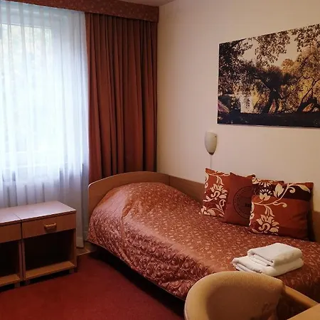 Palac Pod Kampinosem - Blisko Warszawy *