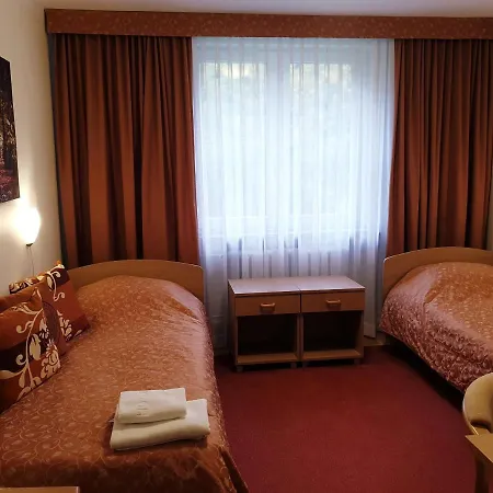 Feriested Palac Pod Kampinosem - Blisko Warszawy