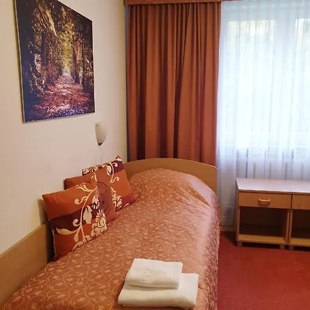 Palac Pod Kampinosem - Blisko Warszawy Feriested *