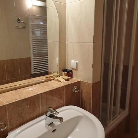 Feriested Palac Pod Kampinosem - Blisko Warszawy *