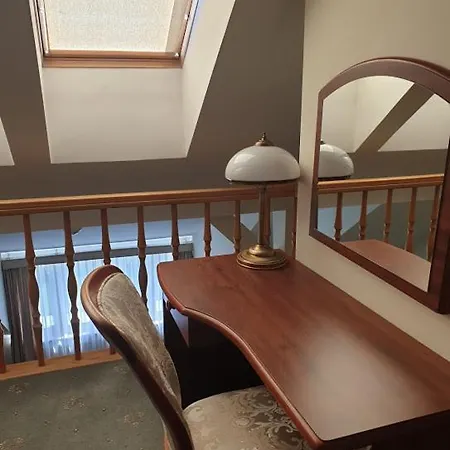 Feriested Palac Pod Kampinosem - Blisko Warszawy *