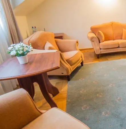 Palac Pod Kampinosem - Blisko Warszawy * Leszno (Masovia)