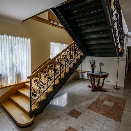 Palac Pod Kampinosem - Blisko Warszawy