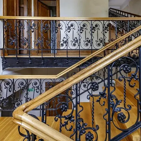 Feriested Palac Pod Kampinosem - Blisko Warszawy